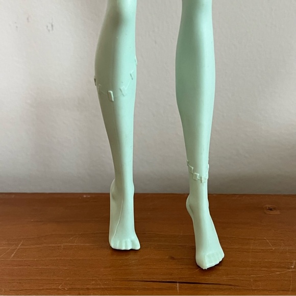 Monster High Frankie Stein Fashion Doll No Accessories Or Clothing 2008 Mattel - Picture 3 of 7